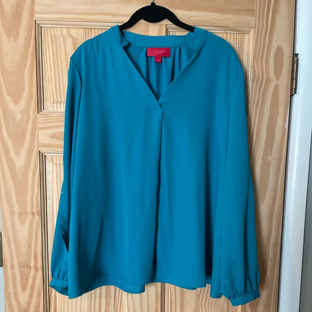 Beautiful Jennifer Lopez blouse